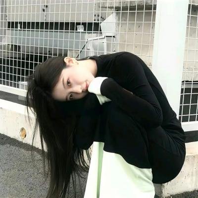 腰间持枪